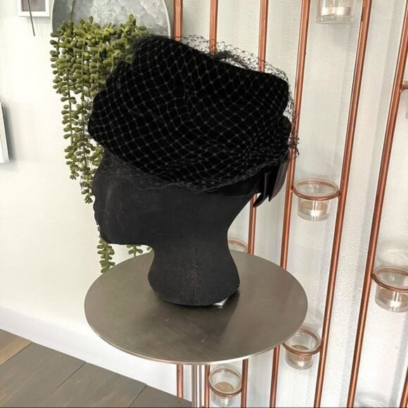 Vintage Toque Netted Hat Black Velvet main image 4